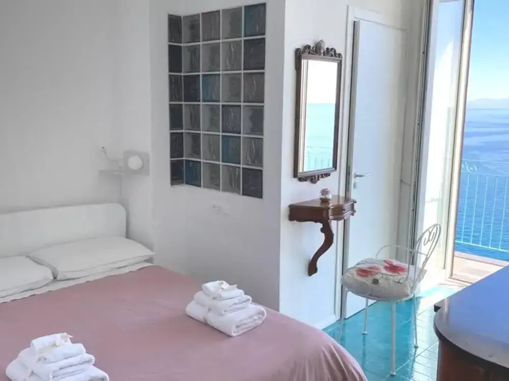 2 Bed Flat - Sleeps 4 - Parking - Wifi