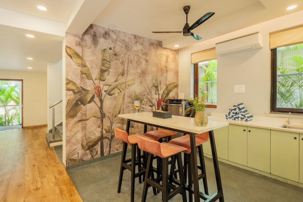 ELIVAAS 3 BHK Pvt Pool & Bar - Villa Valerie