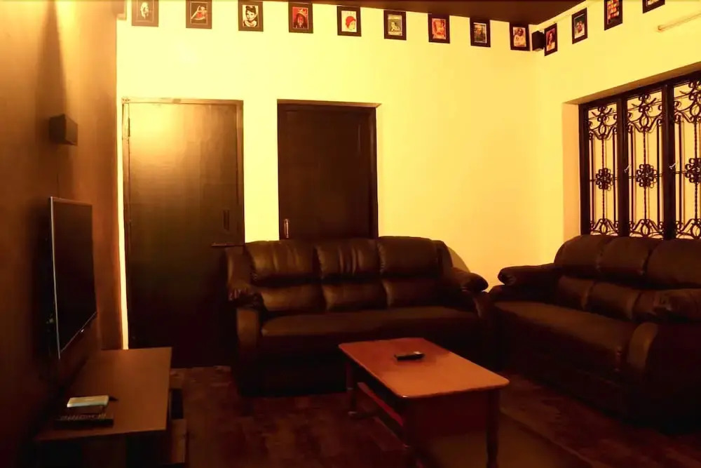 Redlollipop Hostel