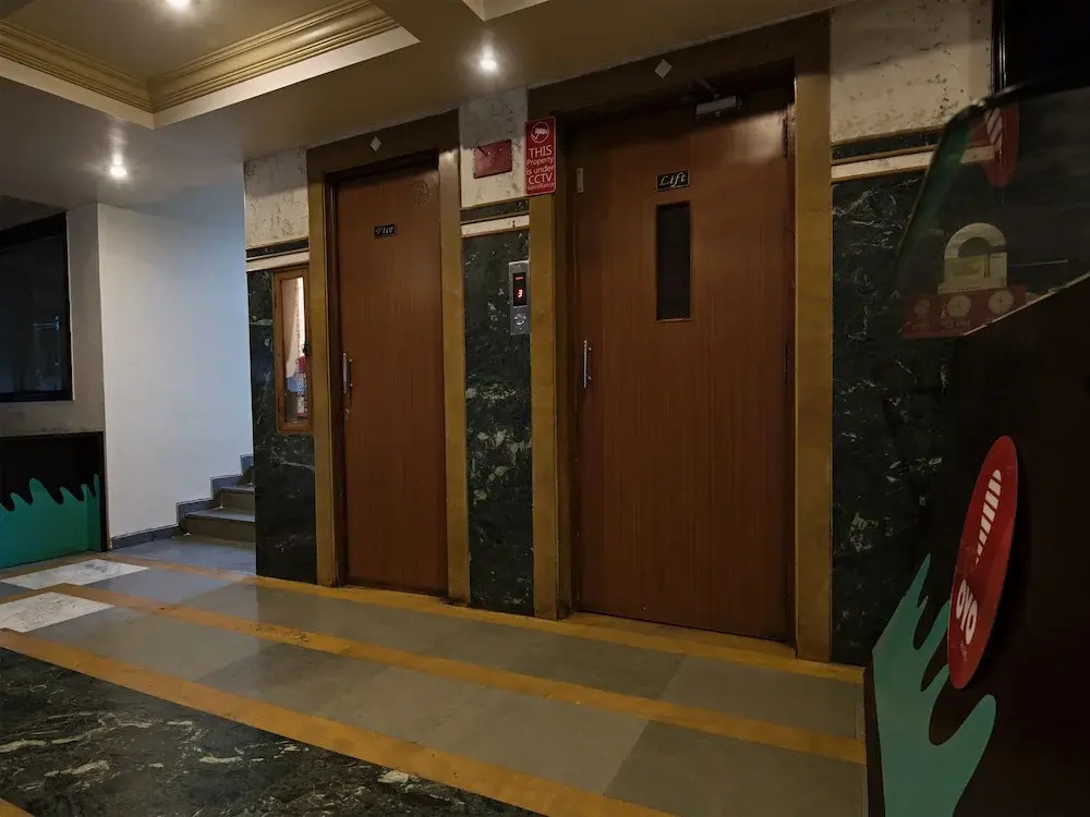 OYO 9739 Hotel Ratnalok