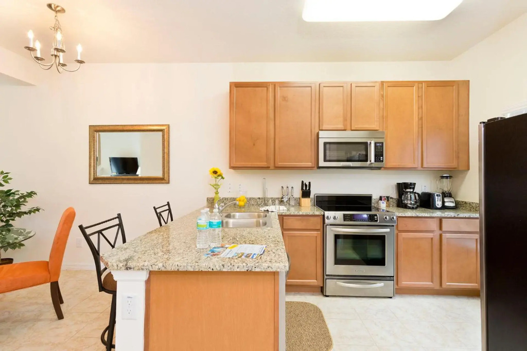 3Br 3Bath Townhome BBQ Pool 15min Disney 1291ft
