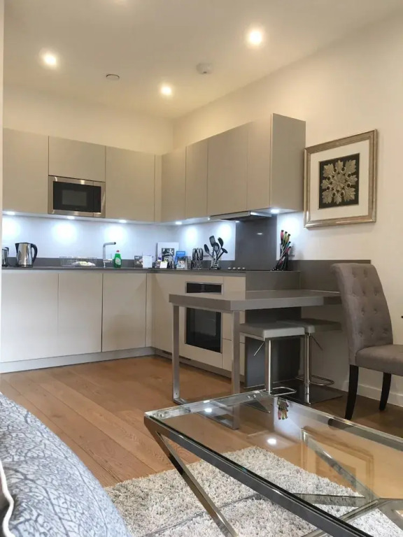 Spacious 1 Bed Serviced Apartment In Kensington