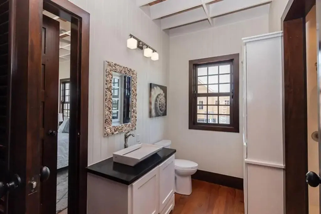Athena's Mahogany House by the Bay 4 Bedroom/2 Bathroom