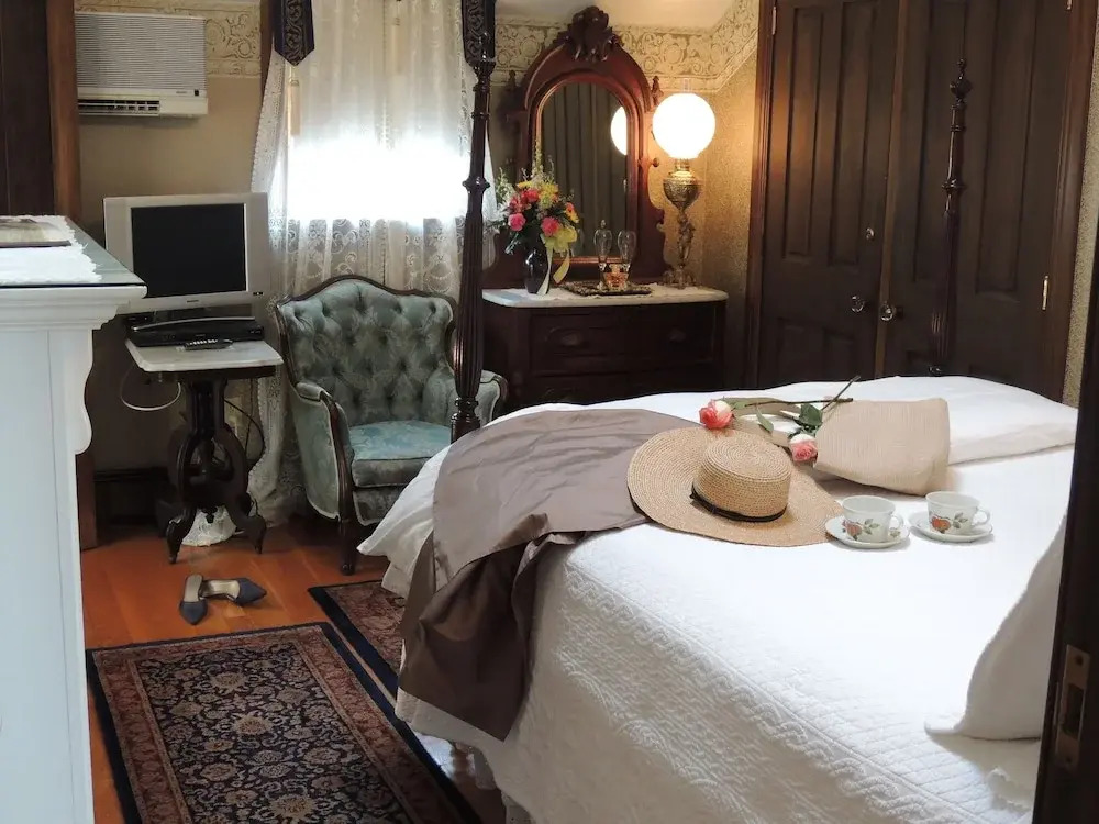 John Wesley Inn & Carriage House