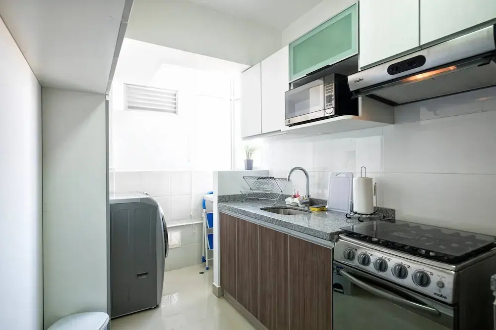 Ur Place Rentals - Modern 3bdrm, Swimming Pool And Gym