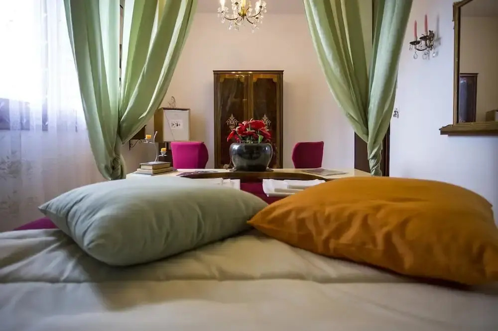 The Villa of Artists