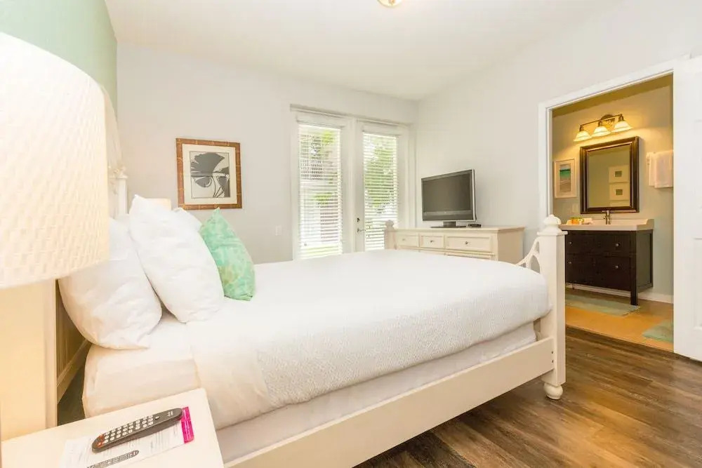 Oasis Escape Townhome 3 Bedroom Condo by Redawning