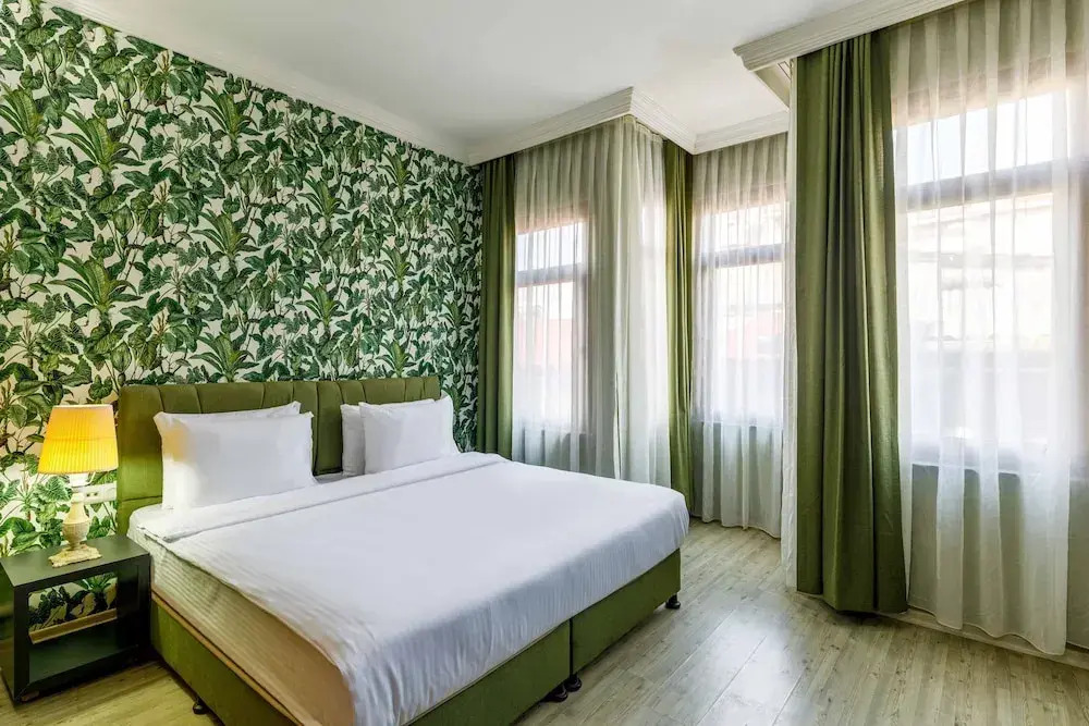 Senior Pera Suites