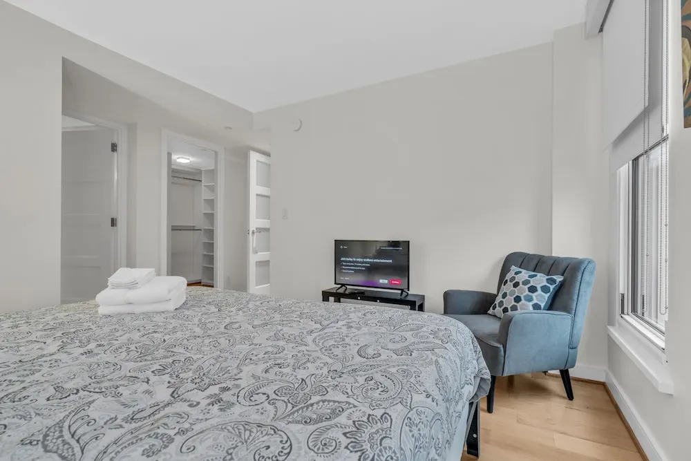 Centrally Located Furnished Apt In Penn Quarter 2 Bedroom Apts by RedAwning