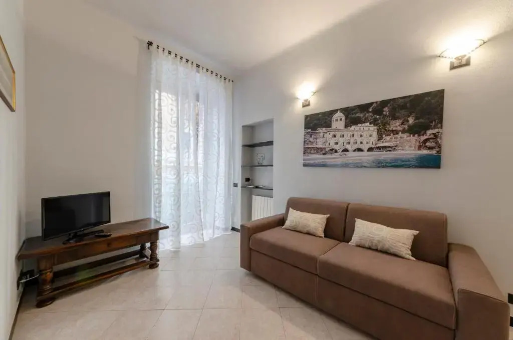 ALTIDO Modern Flat for 6 in the heart of Genova Foce
