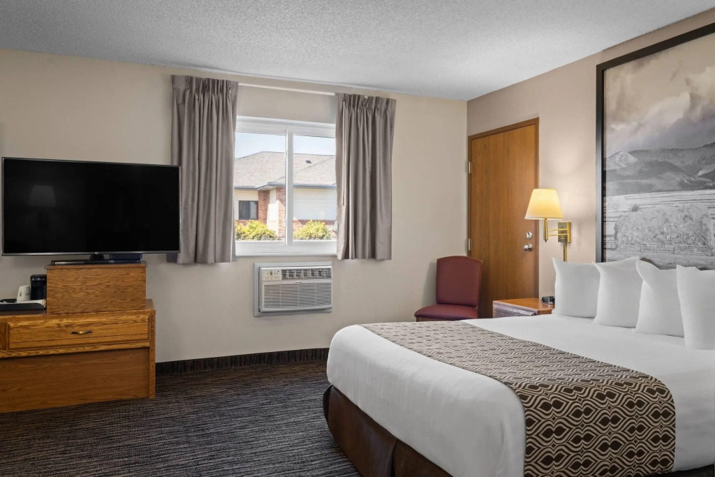 Super 8 by Wyndham Lewistown