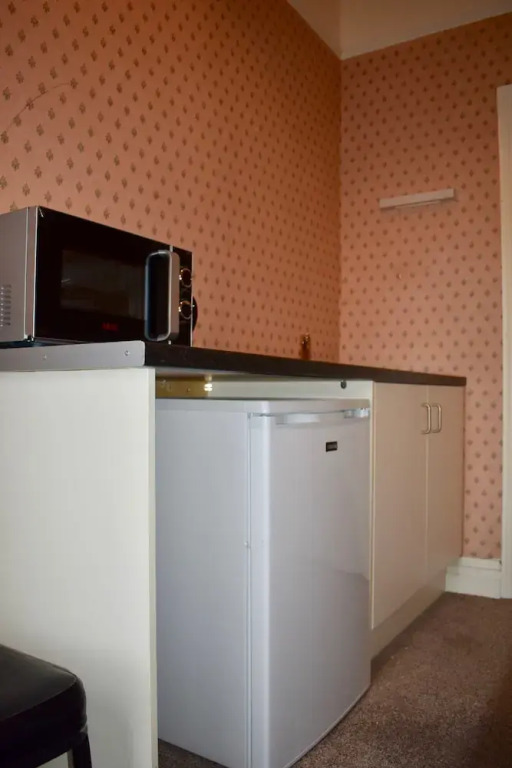 Traditional 3 Bedroom Home Near City Centre
