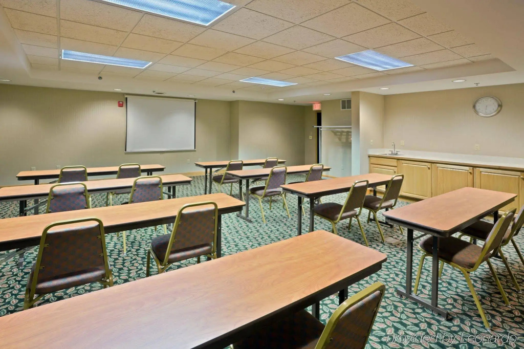 Country Inn & Suites by Radisson, Dundee, MI
