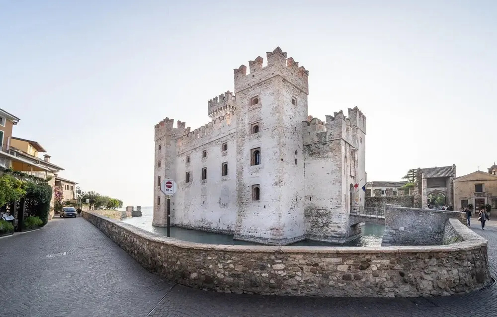 Beautiful Apartment in Lugana di Sirmione With Outdoor Swimming Pool and 1 Bedrooms