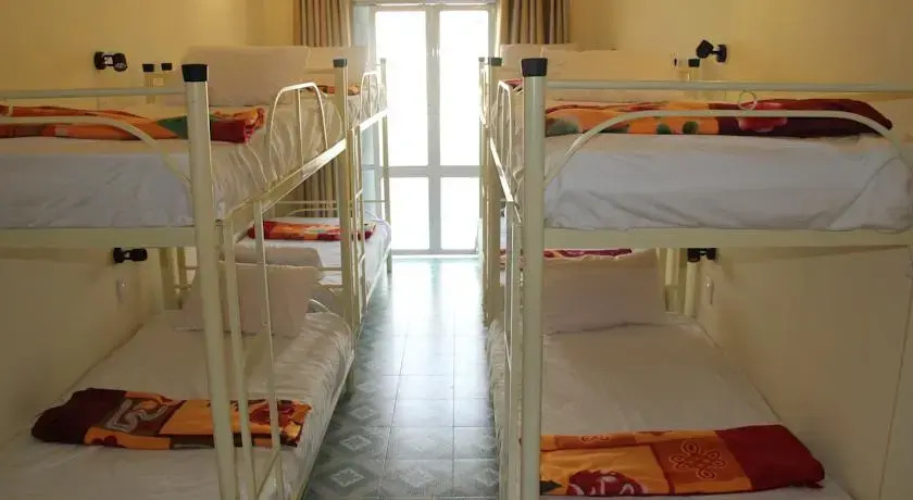 House Backpackers