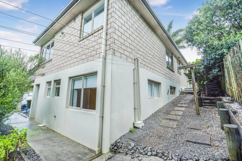 Lake Retreat - Hamilton Holiday Home