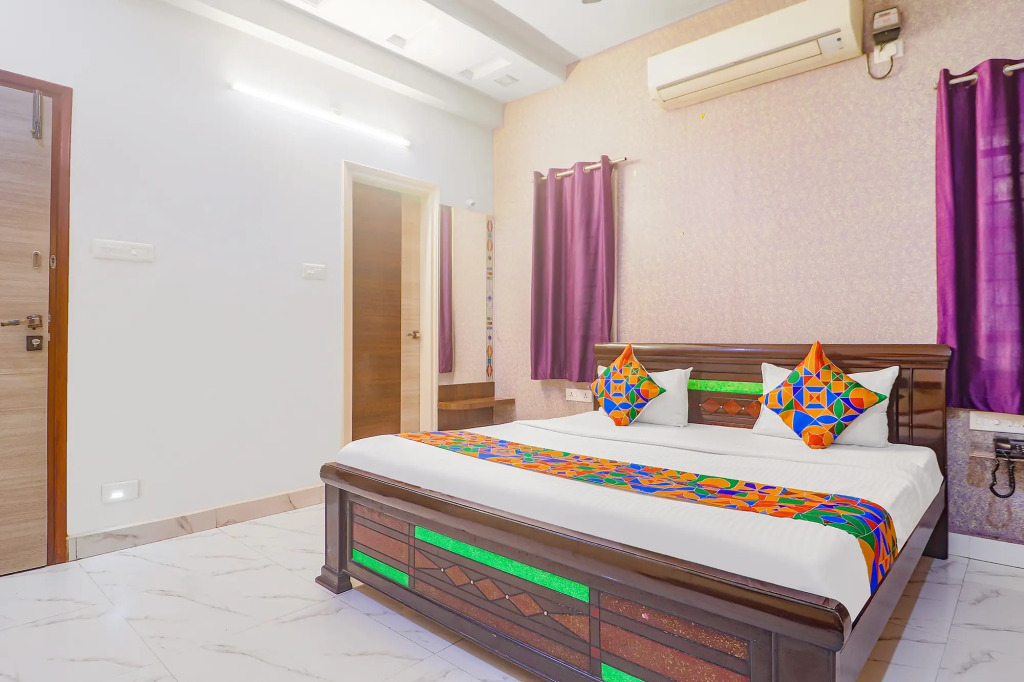 FabHotel Golden Gate - Hitech City