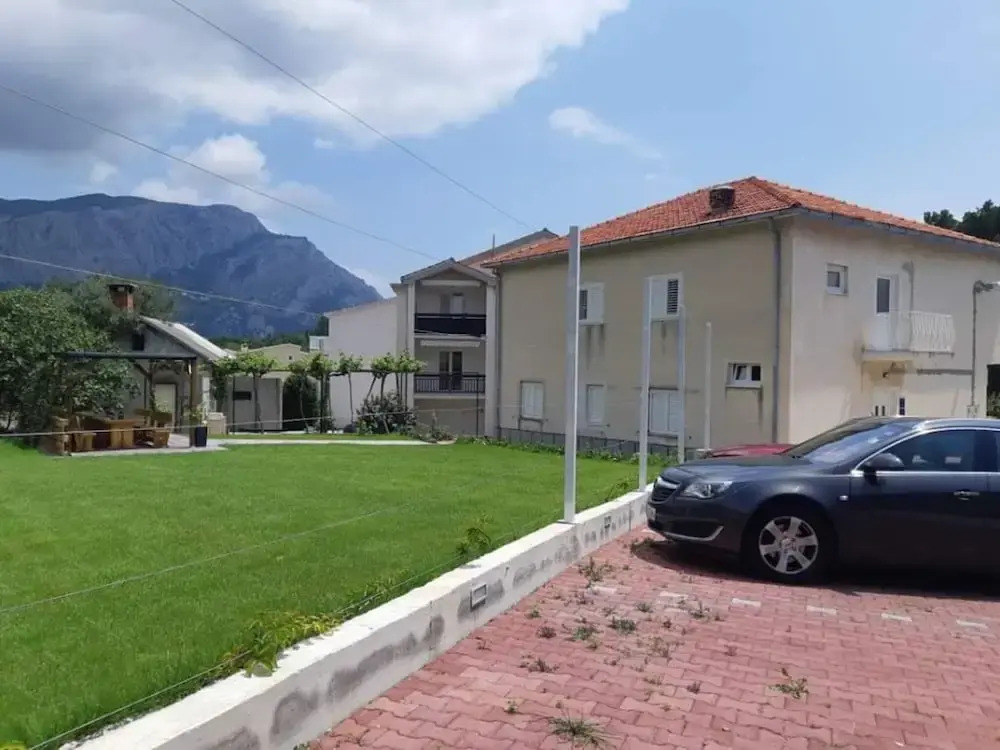 Apartments Divlji Cvit