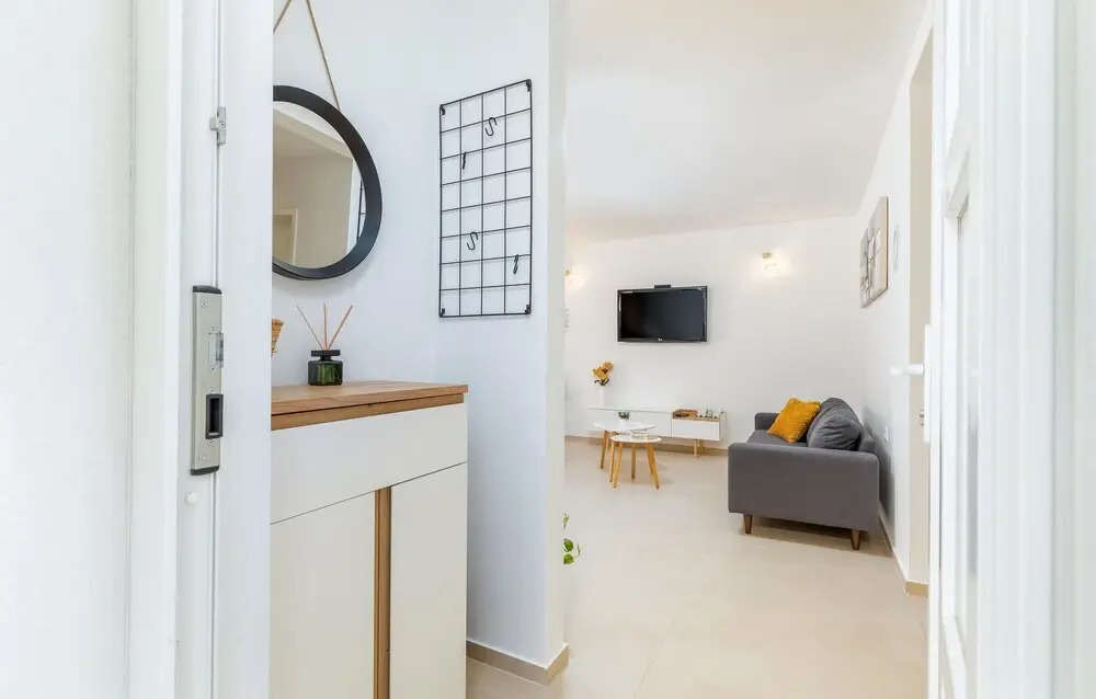 Lovely Home In Valbandon