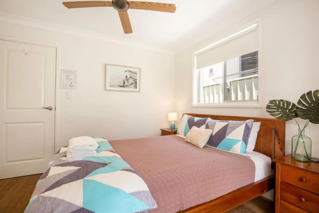 Sunbaker Beach House - 4 Mins to Beach - Pet Friendly with Fire Pit