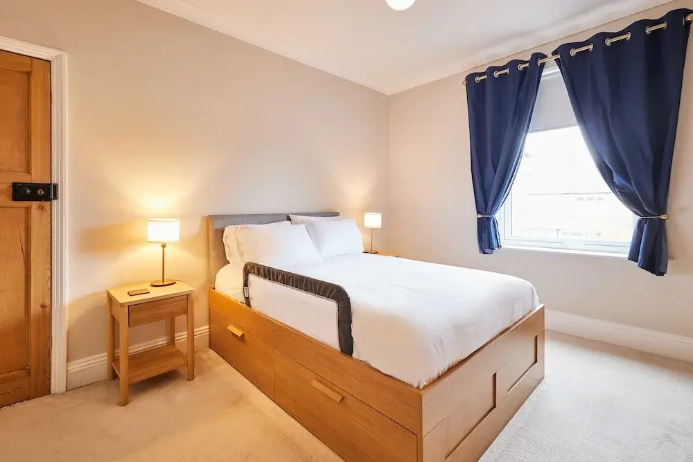 Host Stay Bristol Avenue