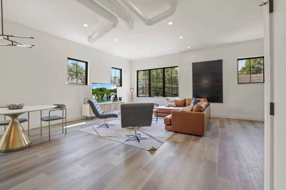 Work Of Art -3 Bedroom Elegant Townhome-columbus