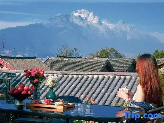 Halfway up the mountain, it's mine; the mountain retreats into seclusion