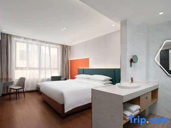 Ruibai Cloud Hotel (Meilan International Airport T1 & T2 Terminal Store)