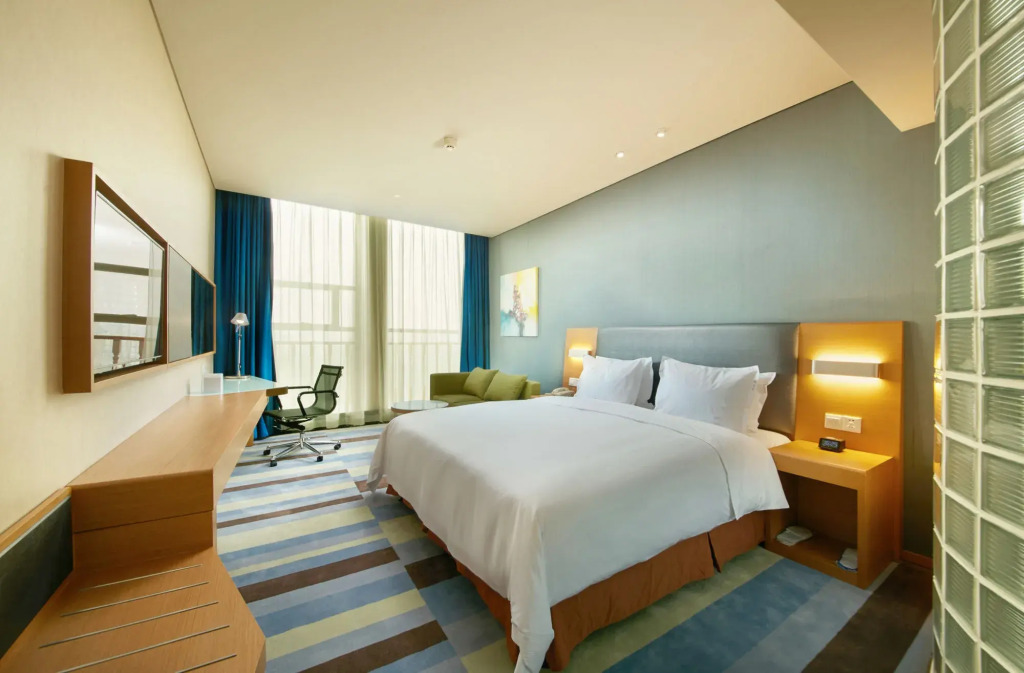 Holiday Inn Express Leshan City Square by IHG - High Speed Rail and Leshan Giant Buddha