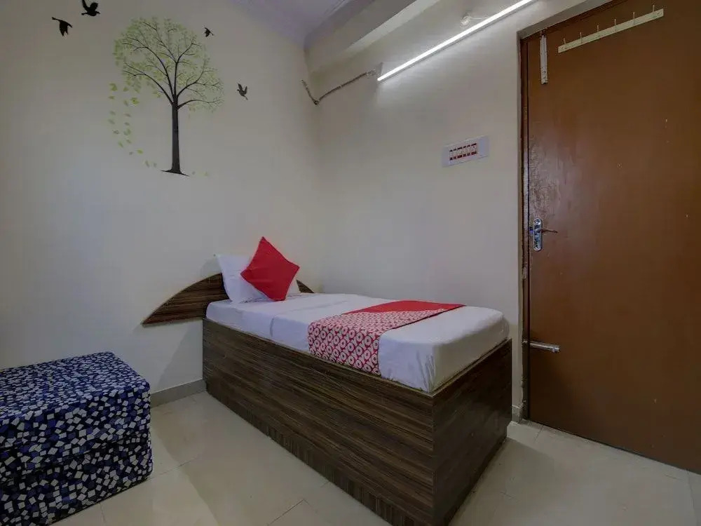 OYO 15589 Hotel Kamdhenu