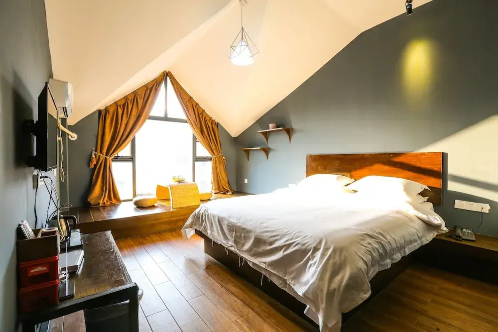 Comma Travel International Youth Hotel