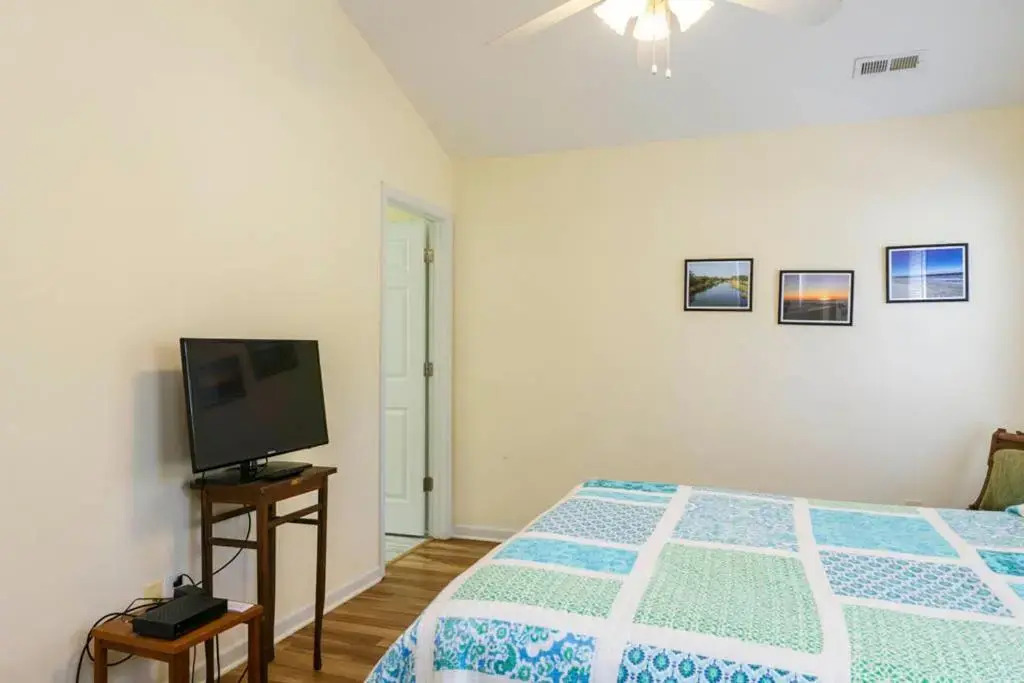 Island Delight by Oak Island Accommodations