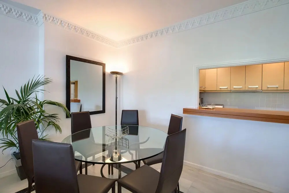 Beach Front Apt, Puerto Banus, Family Freindly, Free Wifi /parking.pools, Aircon