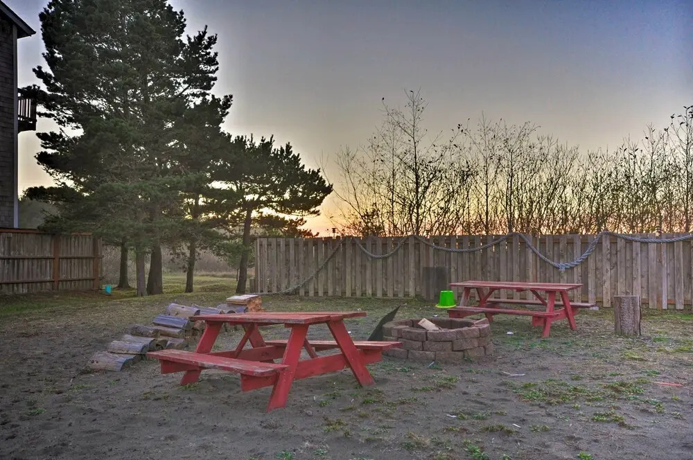 Coastal Retreat in Long Beach: Walk to Attractions