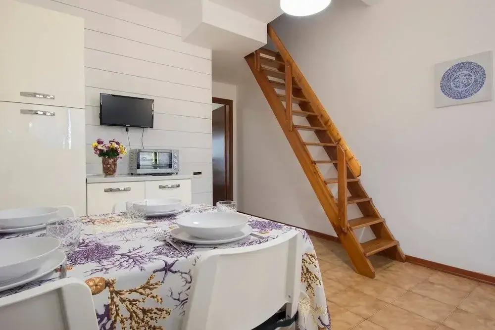 ALTIDO Lovely 1BR flat with patio and parking