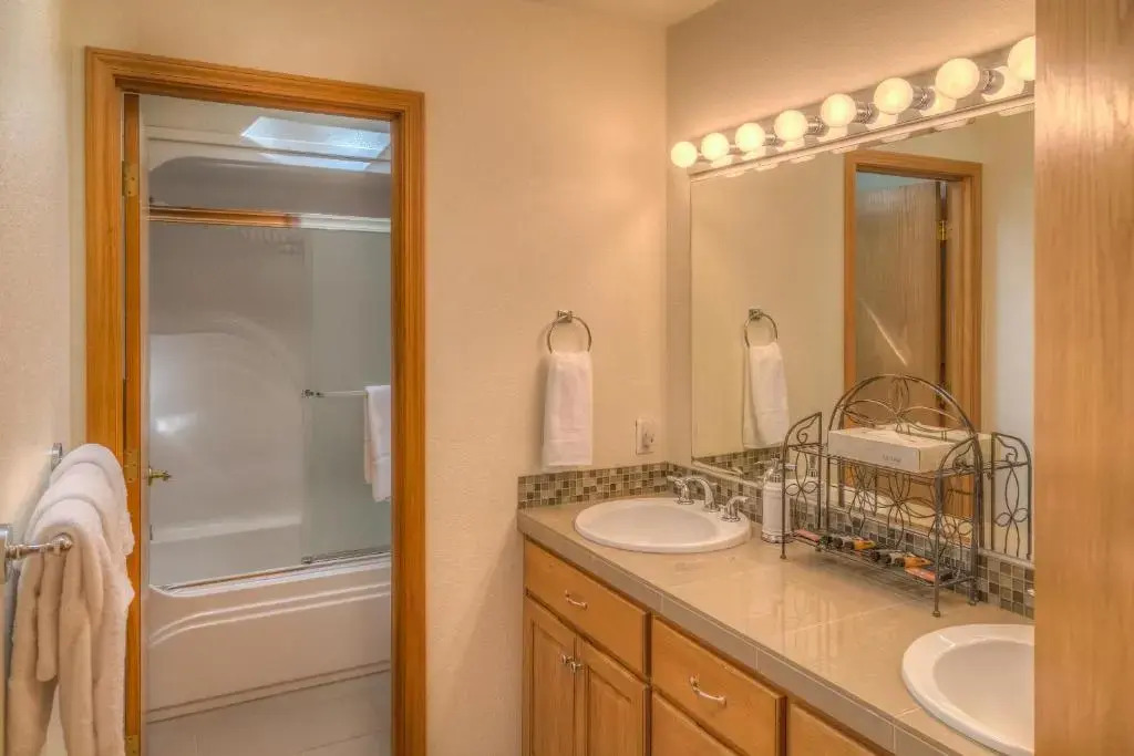 9 Hoodoo-AC-Hot Tub-5BR/3BA