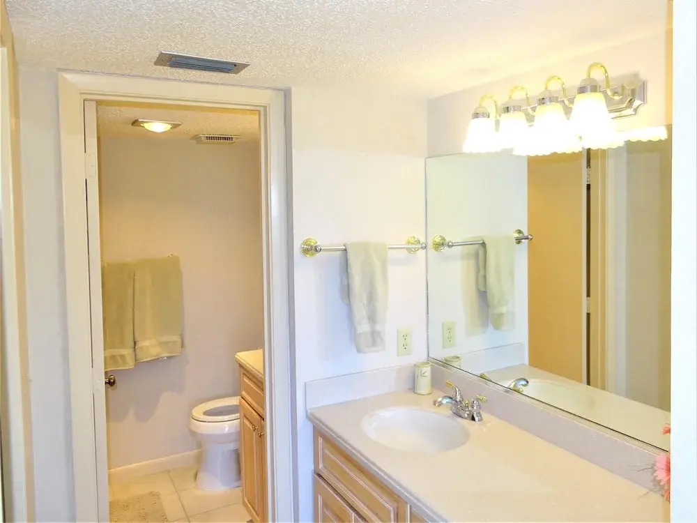 Gulf And Bay Club- B301 Updated End Unit! 2 Bedroom Condo
