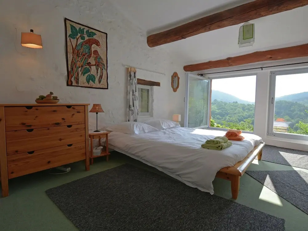 Villa in Pyrenees with Stunning Mountain Views