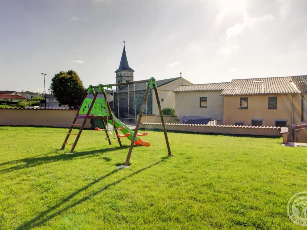 Gîte spacieux avec espace extérieur et jacuzzi à Montchal - FR-1-496-234