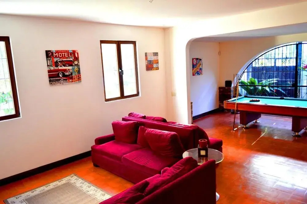 Nest Hotel B & B