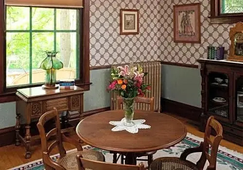 Old Rittenhouse Inn