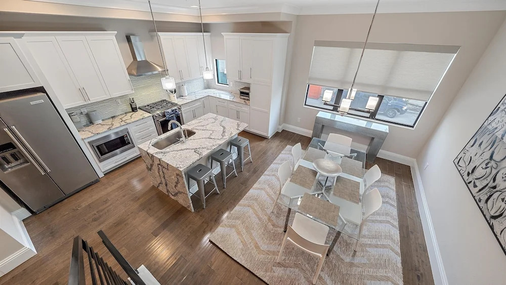 Cityscape Retreat 2 Bedroom Townhouse by RedAwning