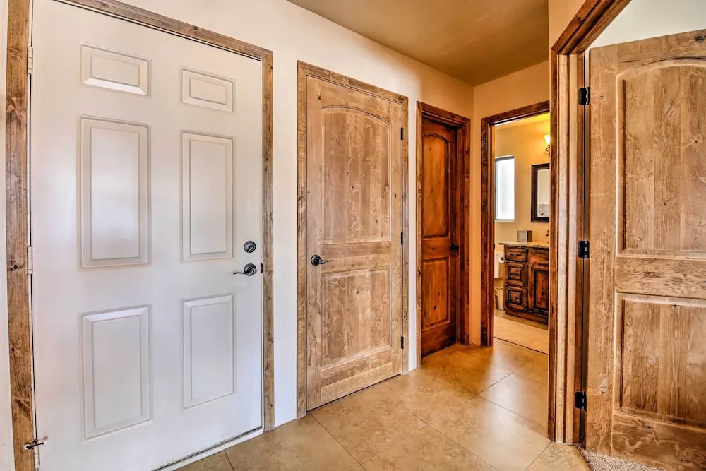 Steps to Golf Course: Condo w/ Grill in Pinetop!