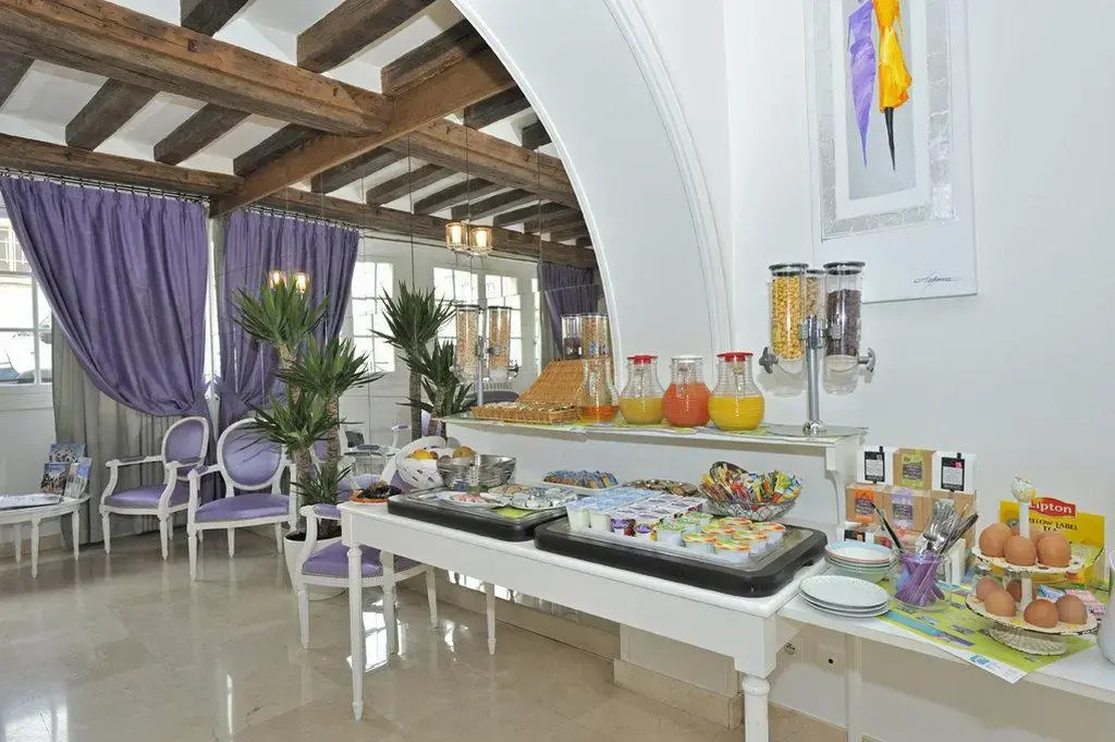 Kyriad Saumur Hyper Centre Hôtel, Appartements, Séminaires et SPA soins Sothys Paris