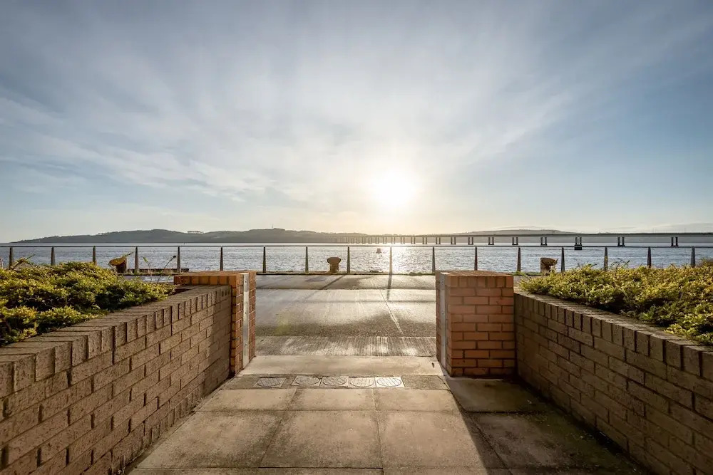 Tay Pearls - Marine Parade