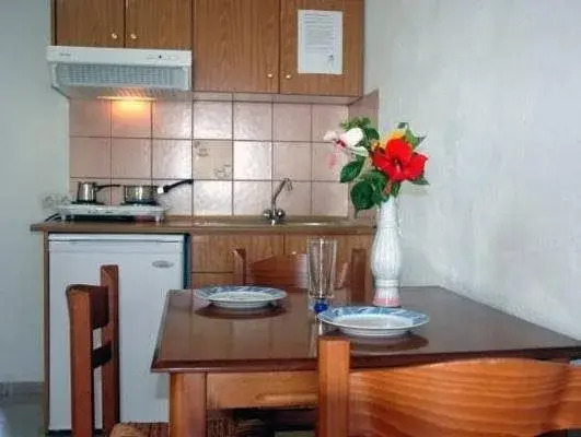 Chris Apartments