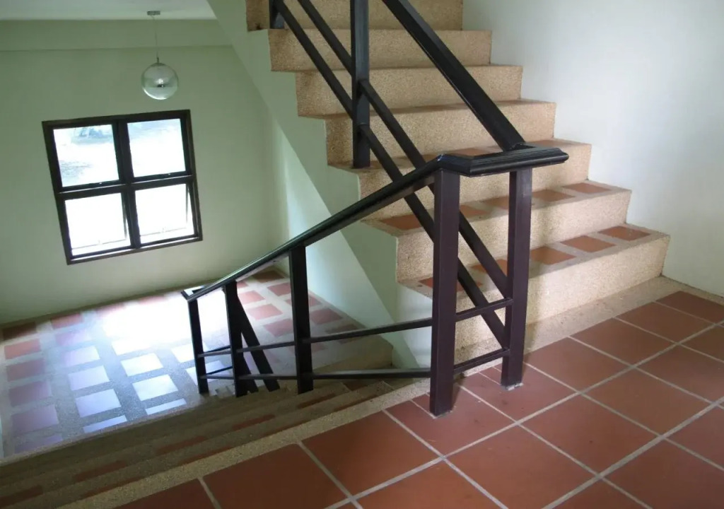 Koh Loi Hotel