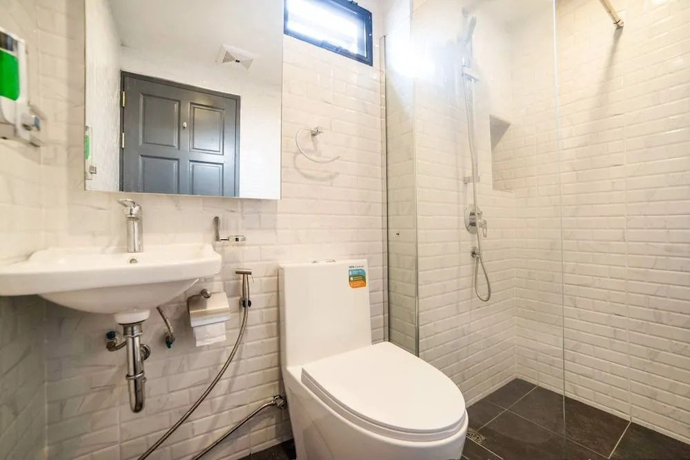 RoomQuest Sukhumvit36 BTS Thonglor