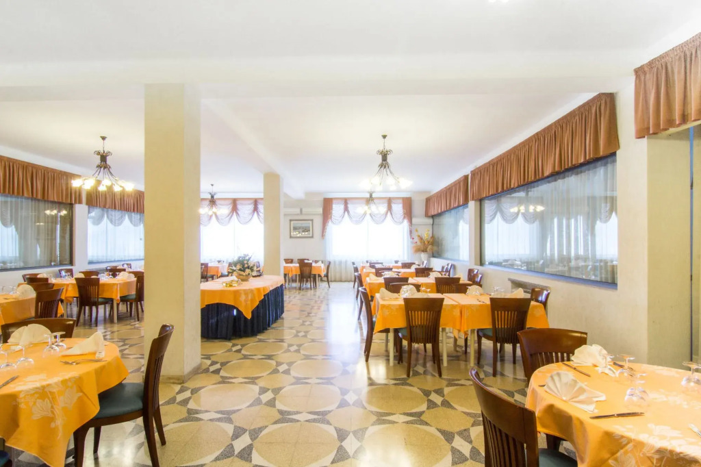 Racar Hotel