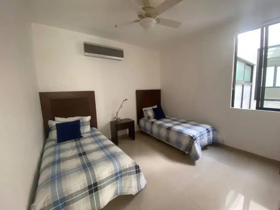 2 bd 2 bath penthouse walking distance from 5th Av